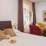 Romantic Luxury Bed & Breakfast 4*