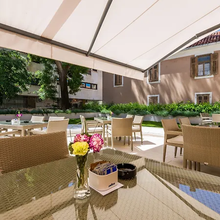 Romantic Luxury Split