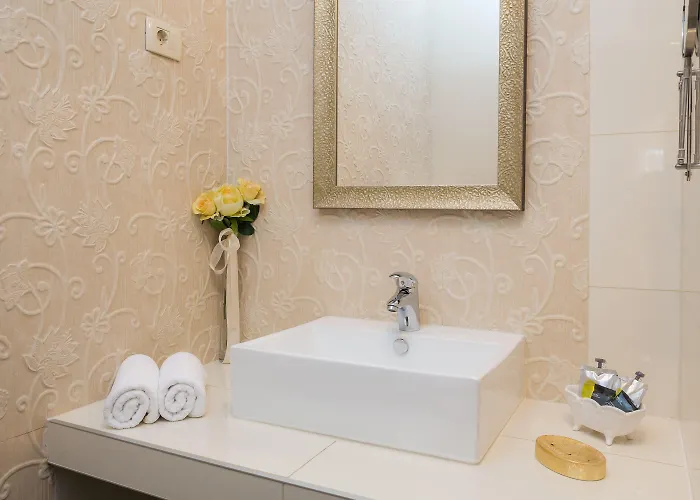 Romantic Luxury Split