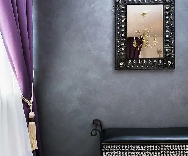 Romantic Luxury Bed & Breakfast 4*